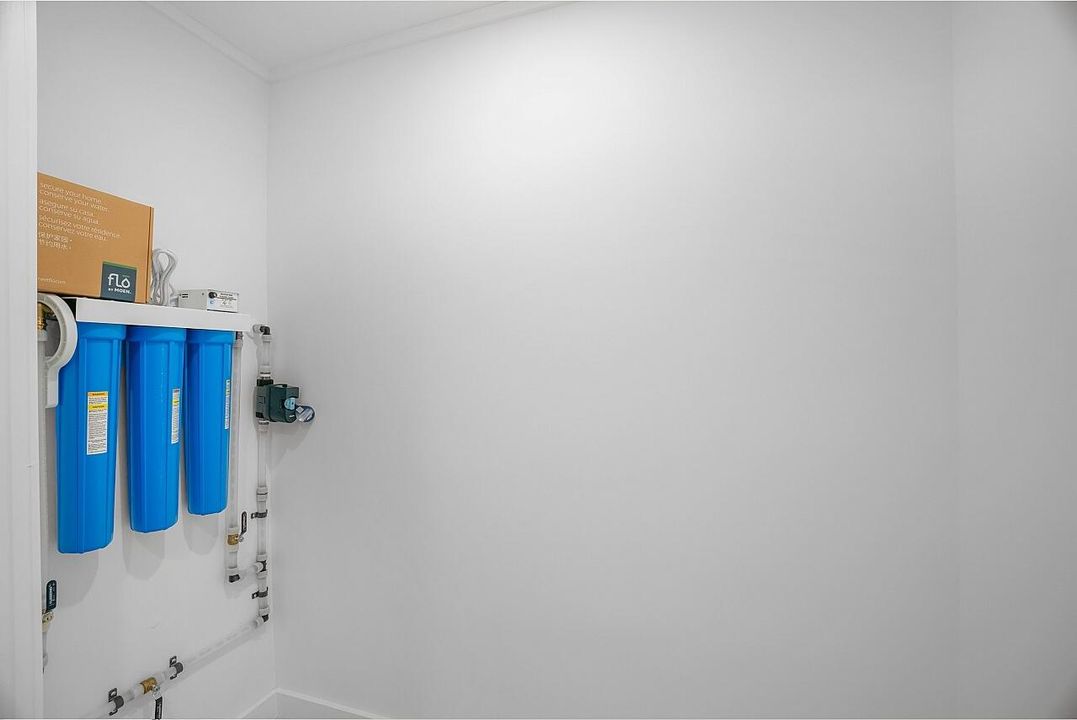 待售: $650,000 (2 贝兹, 2 浴室, 1300 平方英尺)