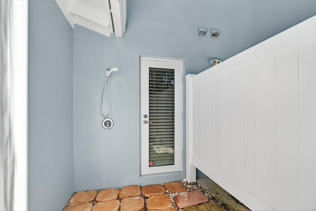 待售: $650,000 (2 贝兹, 2 浴室, 1300 平方英尺)