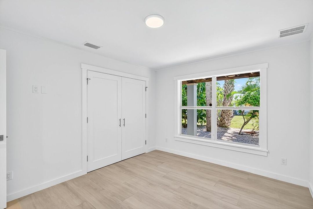 待售: $650,000 (2 贝兹, 2 浴室, 1300 平方英尺)