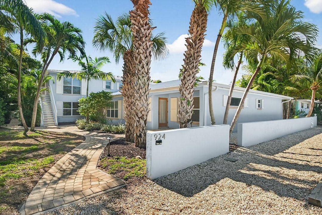 待售: $650,000 (2 贝兹, 2 浴室, 1300 平方英尺)