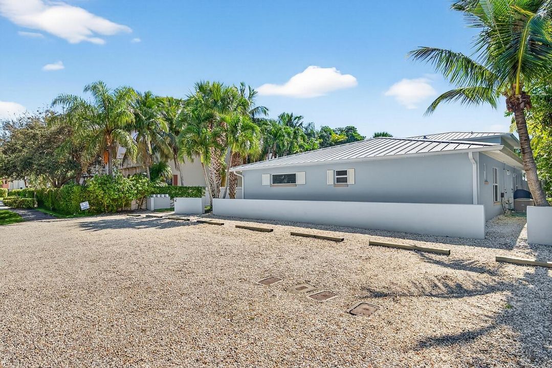 待售: $650,000 (2 贝兹, 2 浴室, 1300 平方英尺)