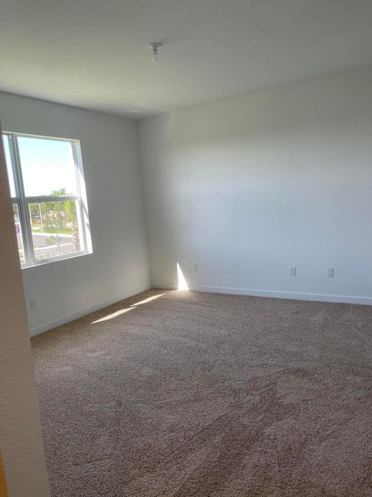 出租: $3,500 (4 贝兹, 3 浴室, 1883 平方英尺)