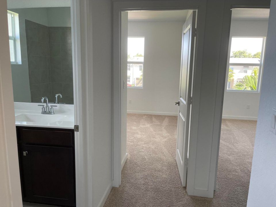 出租: $3,500 (4 贝兹, 3 浴室, 1883 平方英尺)