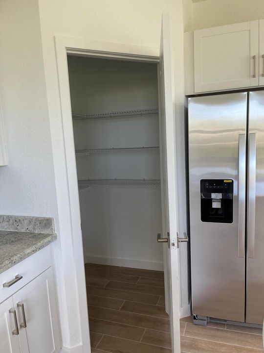 出租: $3,500 (4 贝兹, 3 浴室, 1883 平方英尺)