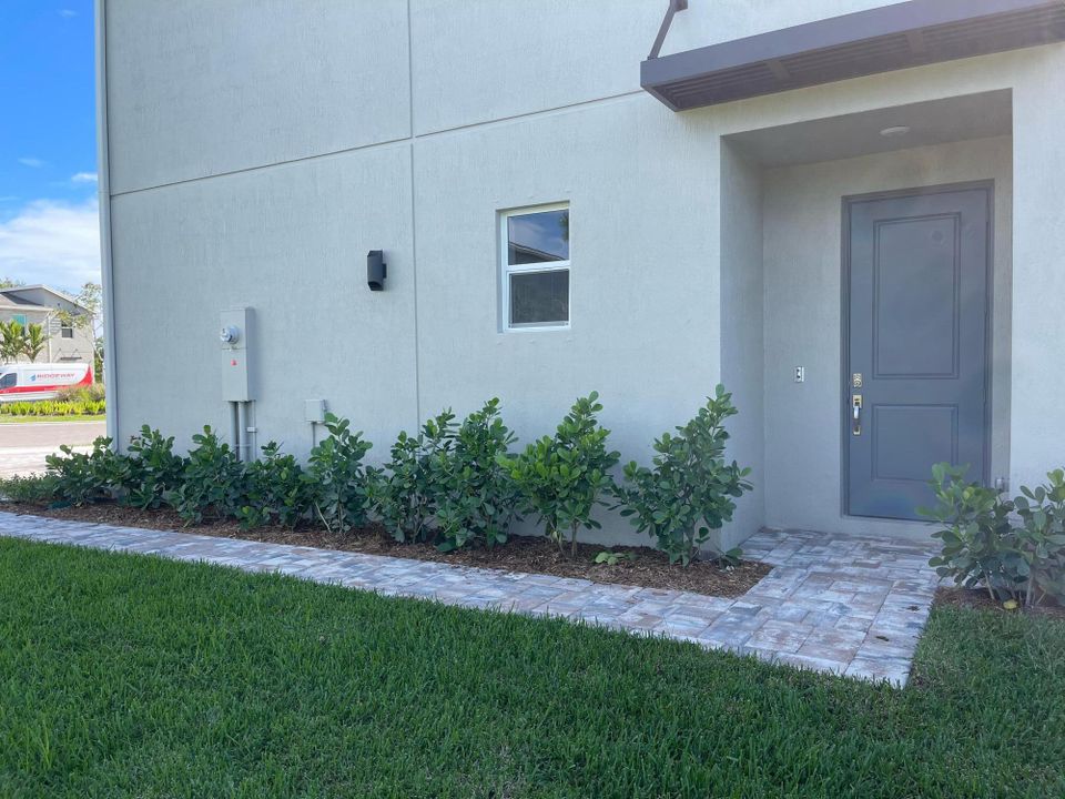 出租: $3,500 (4 贝兹, 3 浴室, 1883 平方英尺)