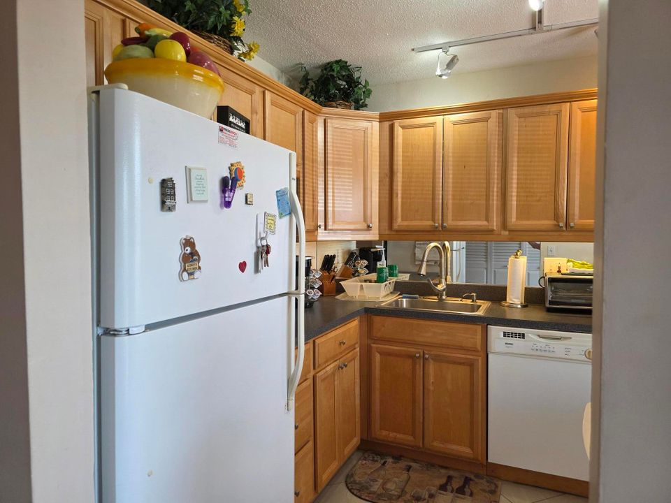 待售: $123,500 (2 贝兹, 2 浴室, 925 平方英尺)