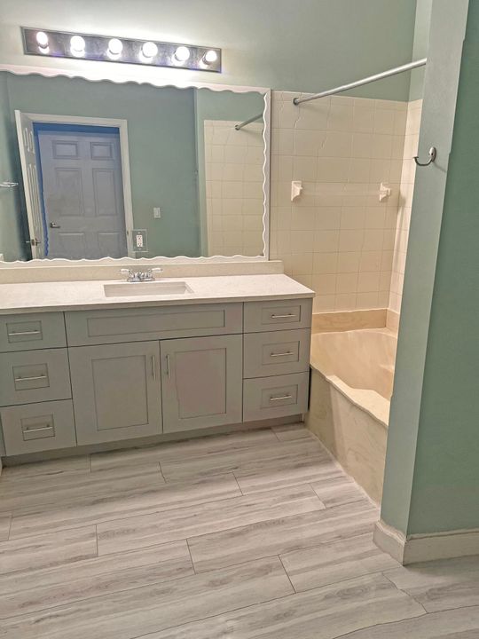 出租: $2,300 (2 贝兹, 2 浴室, 1004 平方英尺)