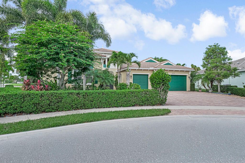 For Sale: $995,000 (3 beds, 3 baths, 3158 Square Feet)