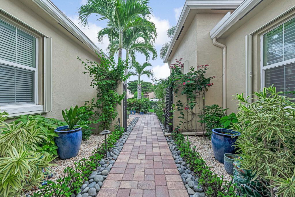 For Sale: $995,000 (3 beds, 3 baths, 3158 Square Feet)