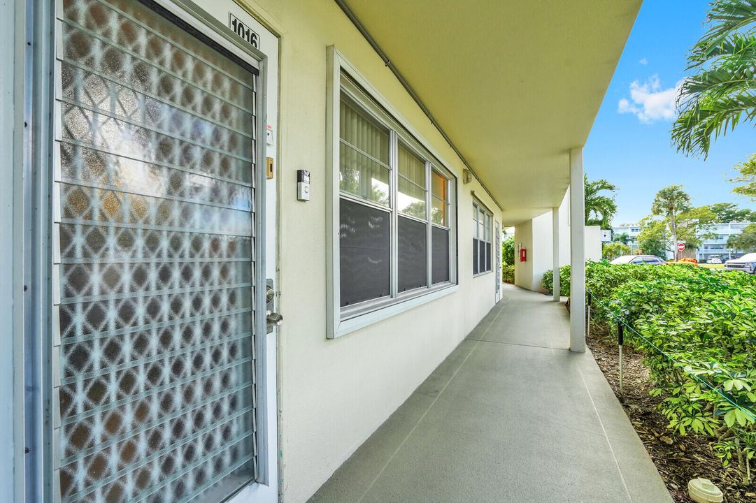 合同活跃: $1,325 (1 贝兹, 1 浴室, 700 平方英尺)