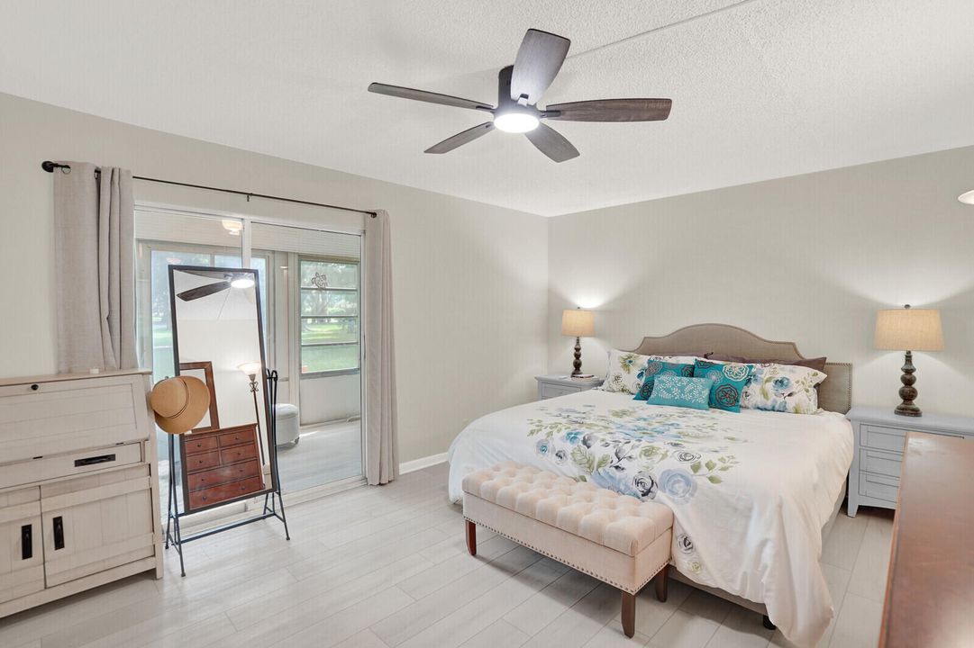 合同活跃: $1,325 (1 贝兹, 1 浴室, 700 平方英尺)