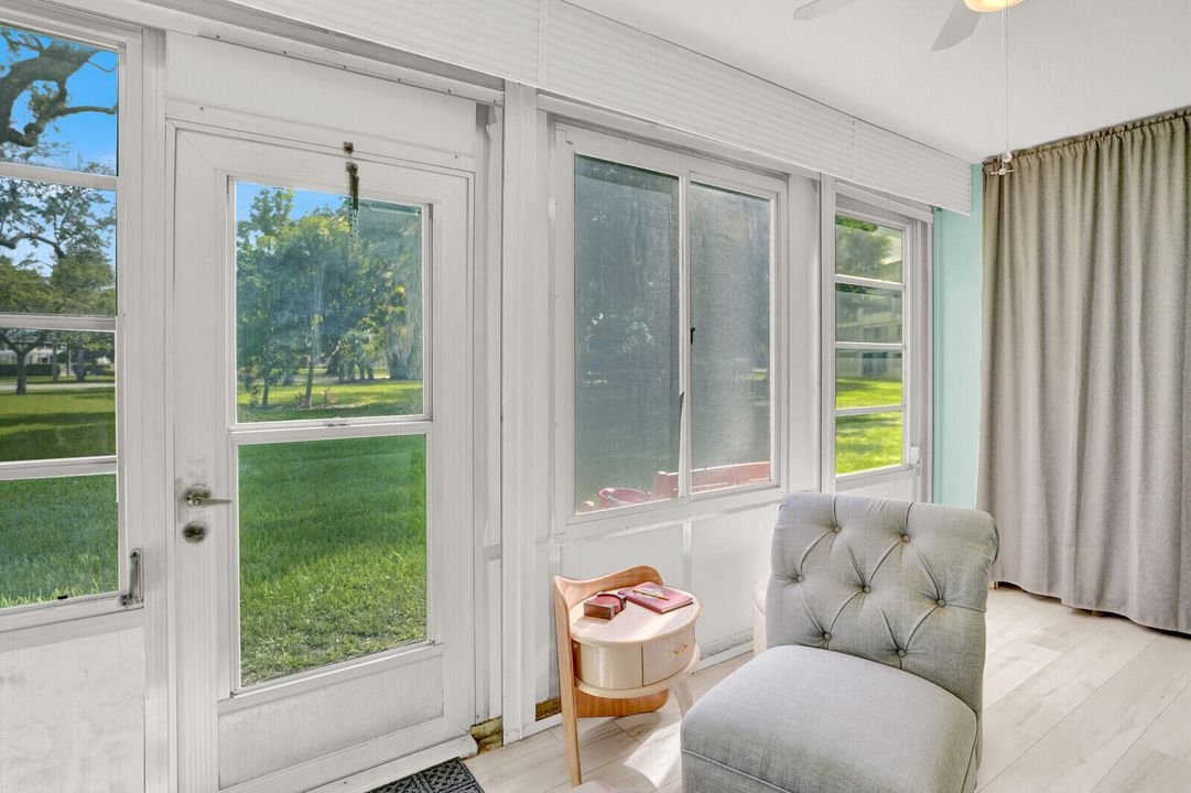 合同活跃: $1,325 (1 贝兹, 1 浴室, 700 平方英尺)