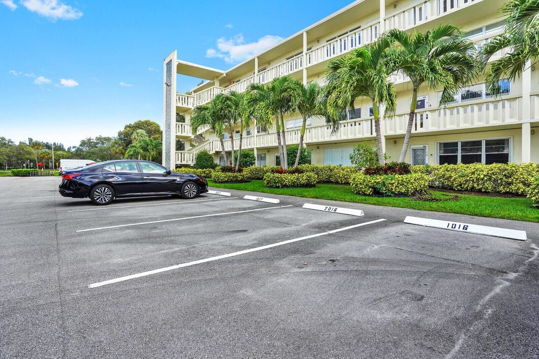 合同活跃: $1,325 (1 贝兹, 1 浴室, 700 平方英尺)