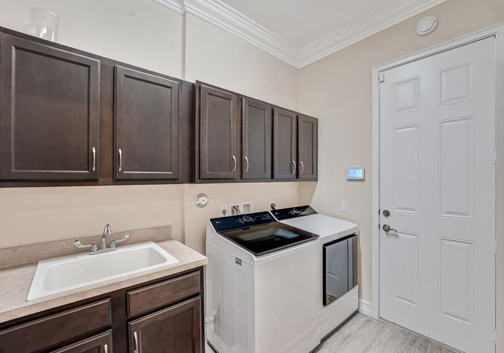 For Sale: $995,000 (3 beds, 3 baths, 3158 Square Feet)