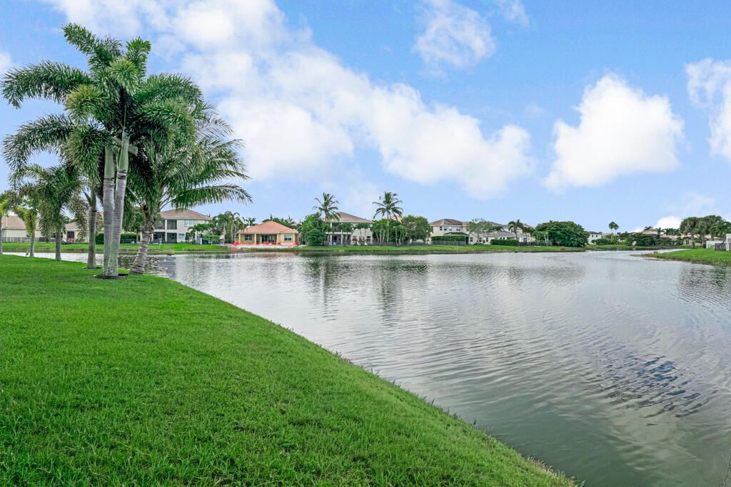 For Sale: $995,000 (3 beds, 3 baths, 3158 Square Feet)