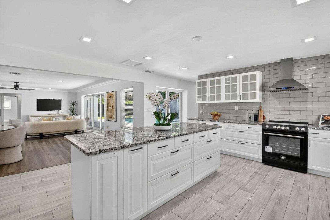 For Rent: $5,500 (3 beds, 2 baths, 2009 Square Feet)