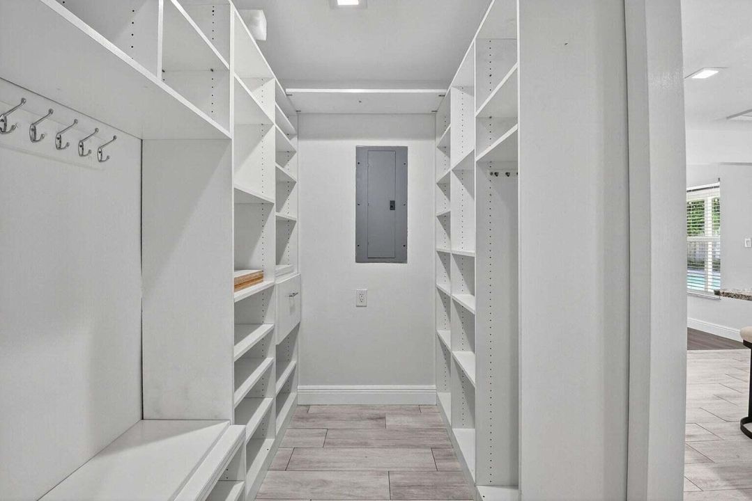 For Rent: $5,500 (3 beds, 2 baths, 2009 Square Feet)