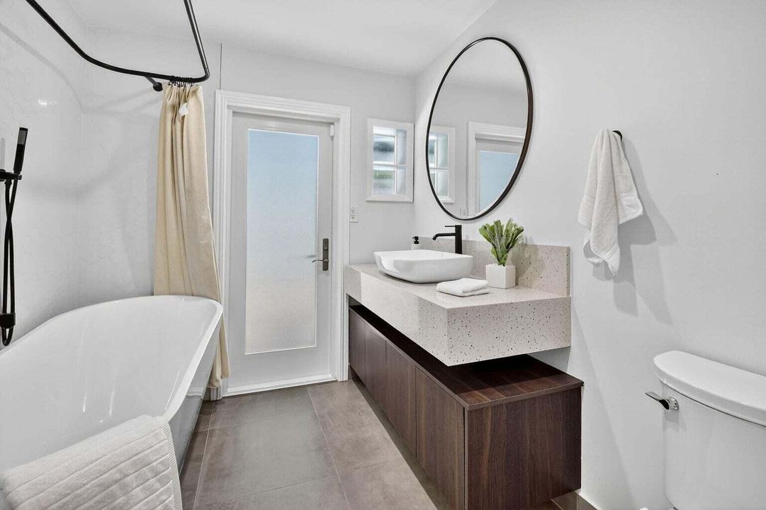 For Rent: $5,500 (3 beds, 2 baths, 2009 Square Feet)