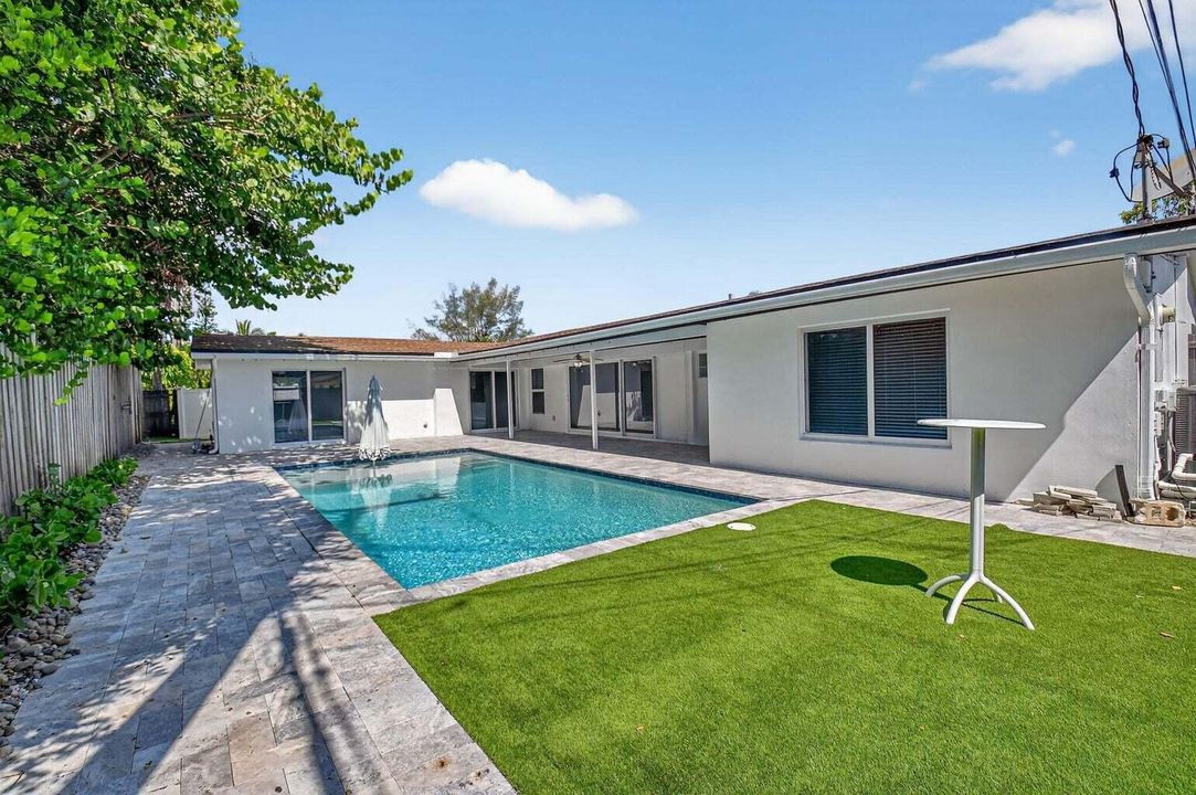 For Rent: $5,500 (3 beds, 2 baths, 2009 Square Feet)