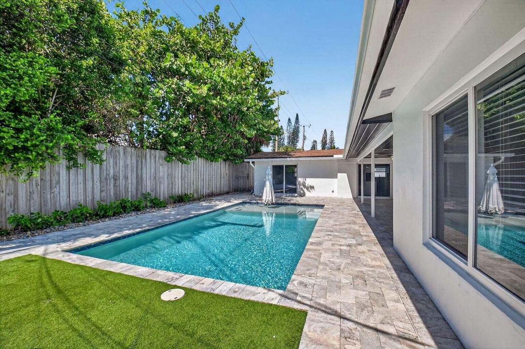 For Rent: $5,500 (3 beds, 2 baths, 2009 Square Feet)