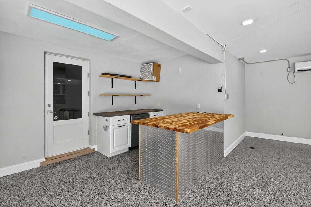 For Rent: $5,500 (3 beds, 2 baths, 2009 Square Feet)