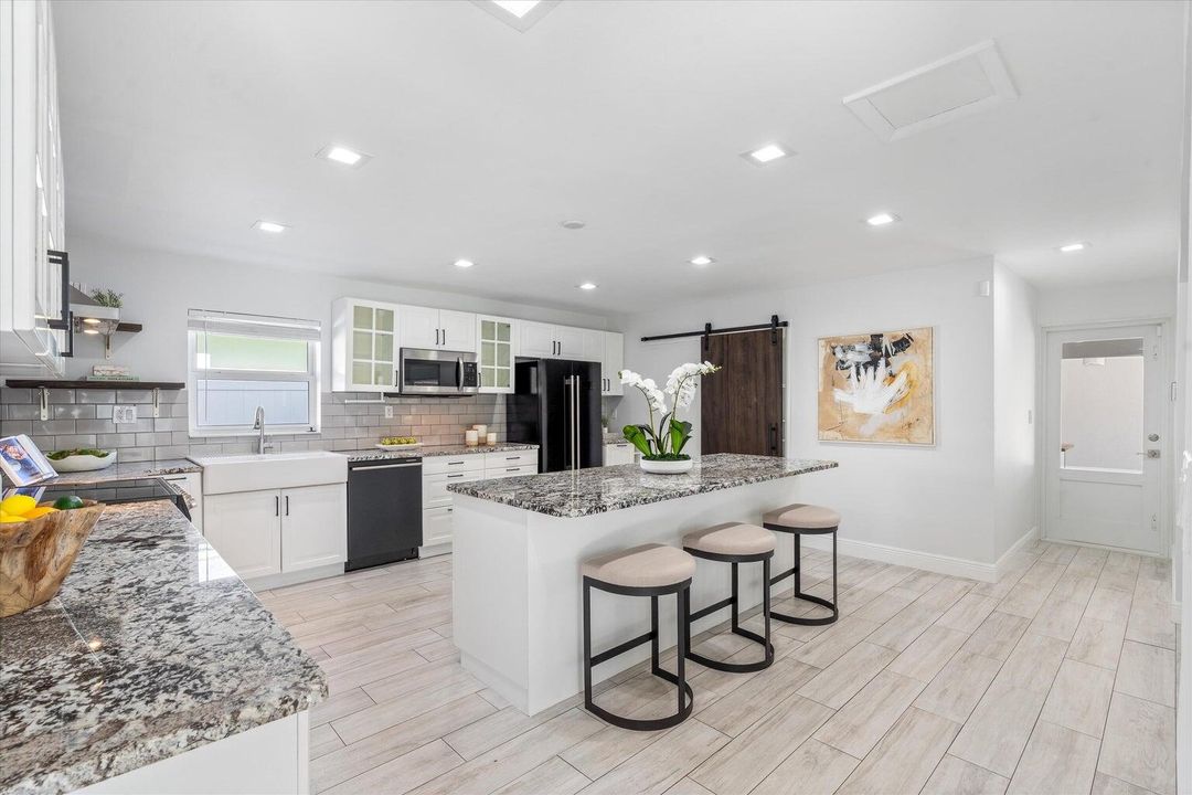 For Rent: $5,500 (3 beds, 2 baths, 2009 Square Feet)