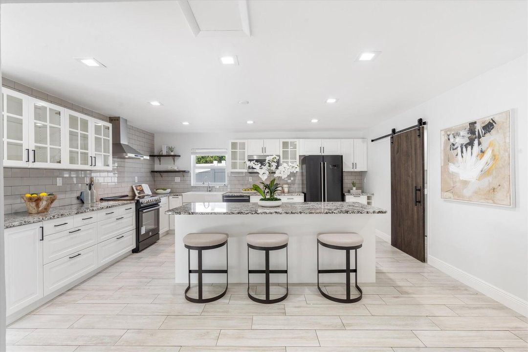 For Rent: $5,500 (3 beds, 2 baths, 2009 Square Feet)