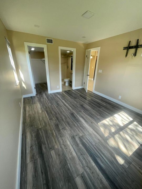 For Rent: $2,200 (2 beds, 2 baths, 735 Square Feet)