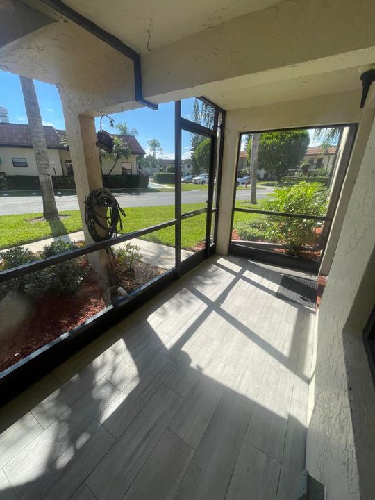 For Rent: $2,200 (2 beds, 2 baths, 735 Square Feet)