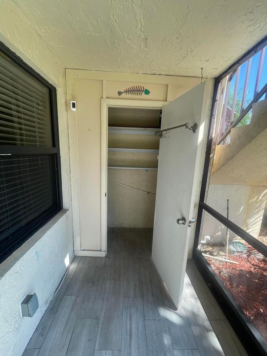 For Rent: $2,200 (2 beds, 2 baths, 735 Square Feet)