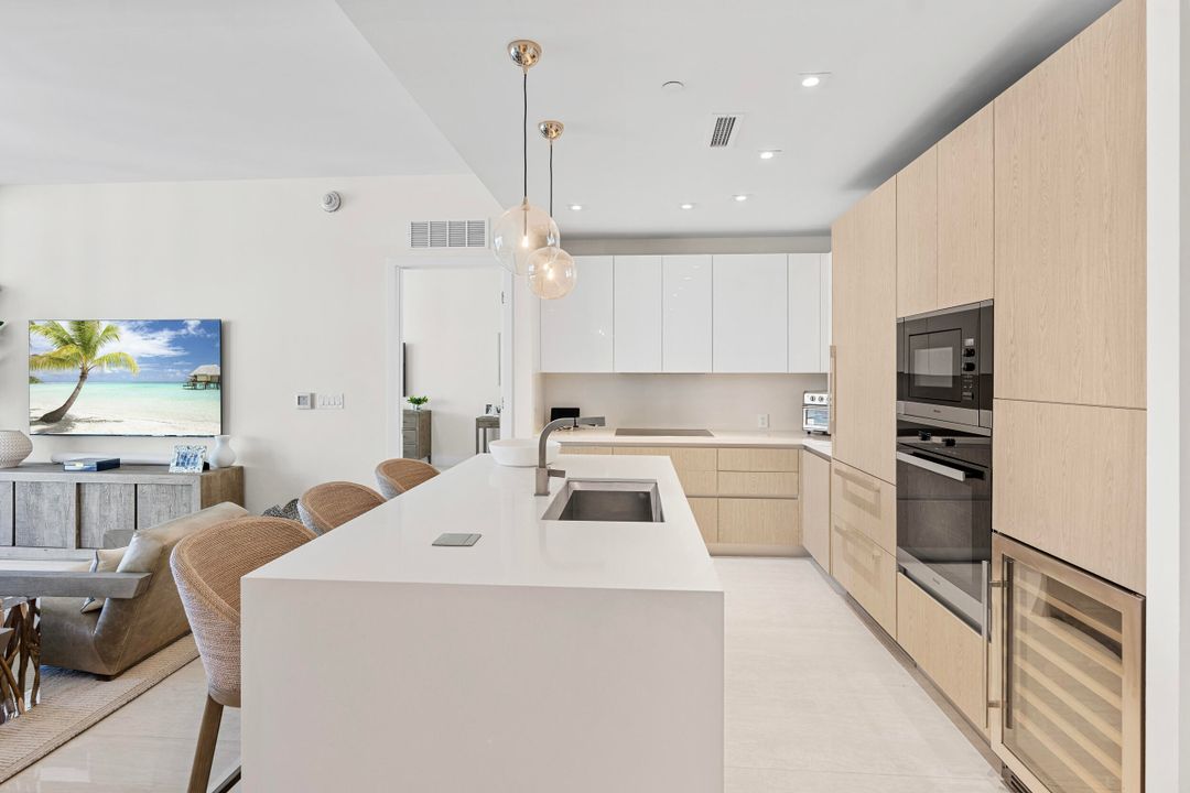 For Sale: $2,495,000 (2 beds, 2 baths, 1465 Square Feet)