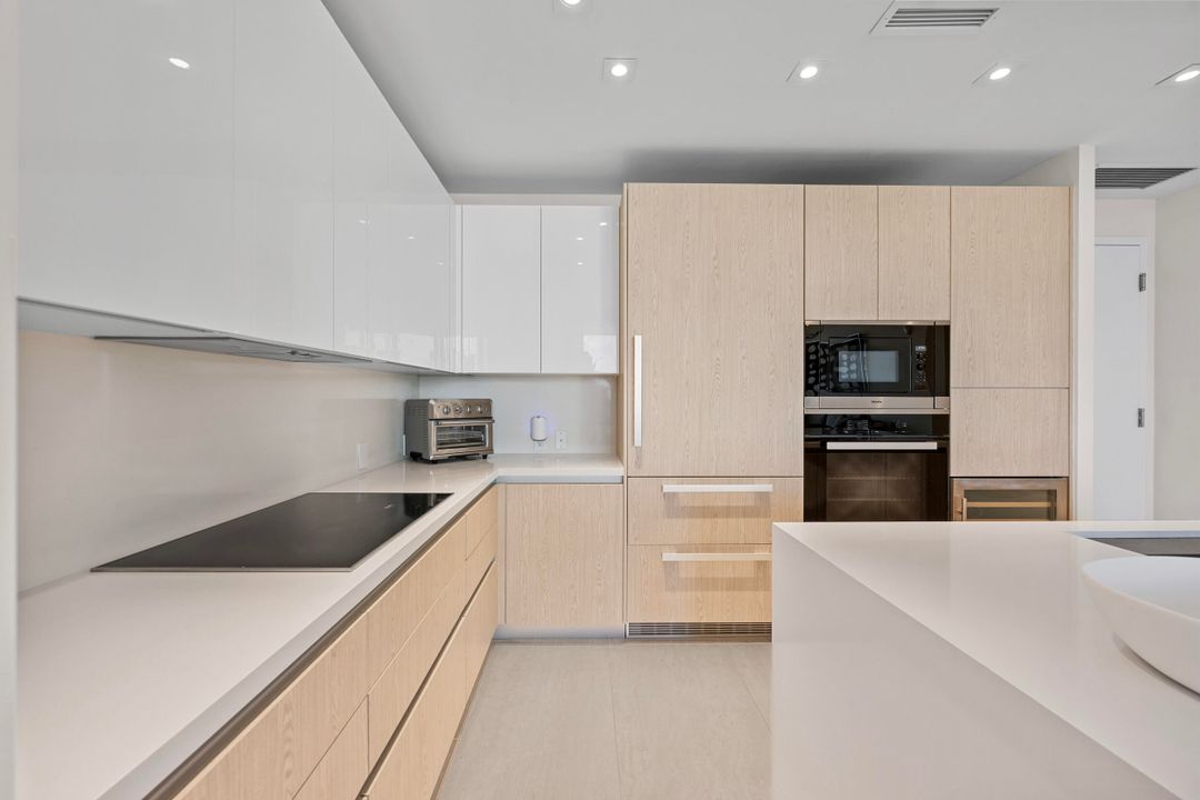 For Sale: $2,495,000 (2 beds, 2 baths, 1465 Square Feet)