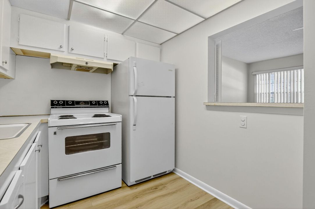 На продажу: $85,000 (1 спален, 1 ванн, 585 Квадратных фут)