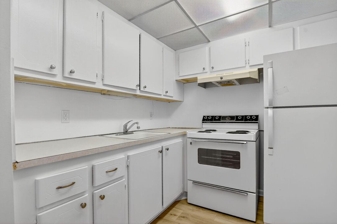 На продажу: $85,000 (1 спален, 1 ванн, 585 Квадратных фут)