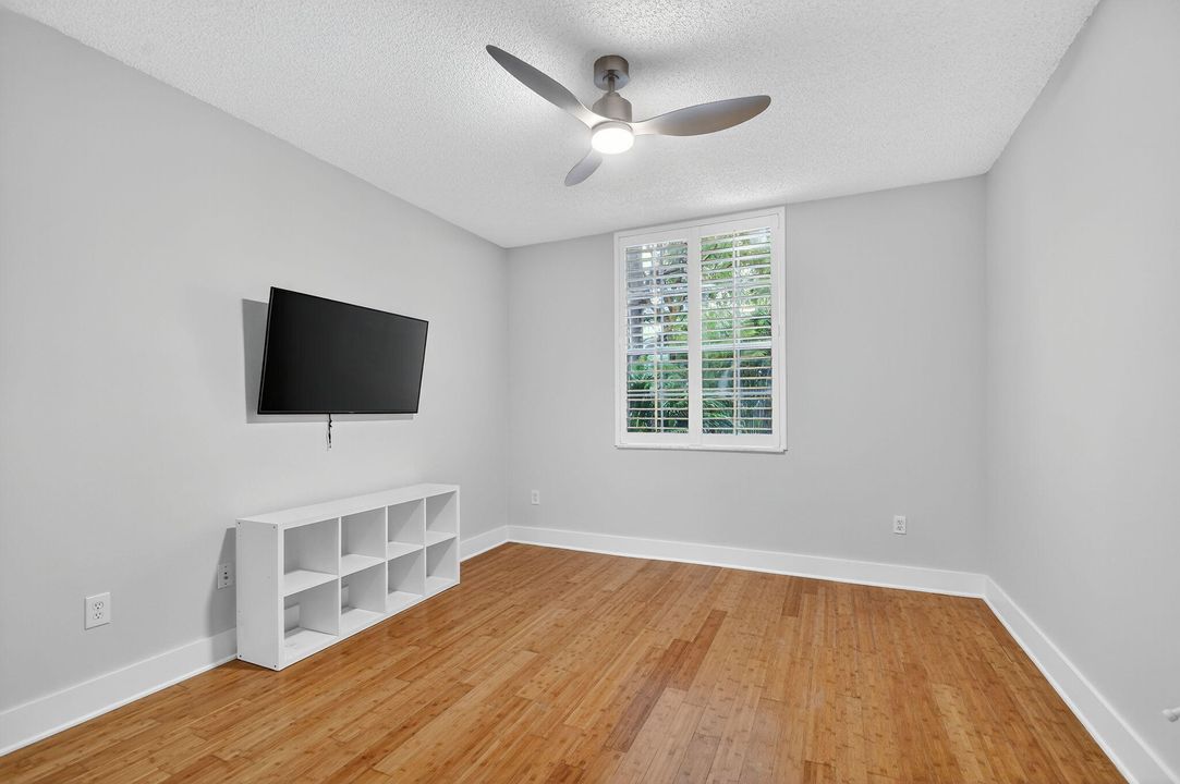 Active With Contract: $3,450 (2 beds, 2 baths, 1120 Square Feet)