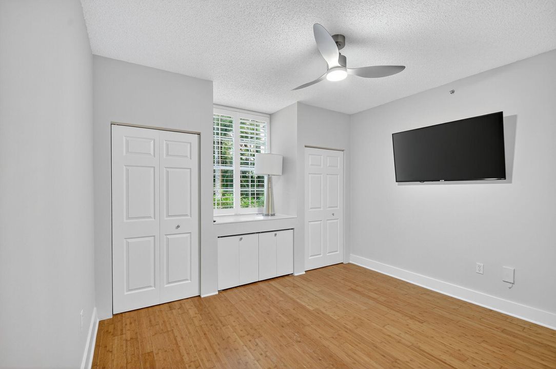 Active With Contract: $3,450 (2 beds, 2 baths, 1120 Square Feet)