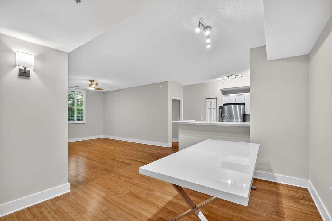 Active With Contract: $3,450 (2 beds, 2 baths, 1120 Square Feet)