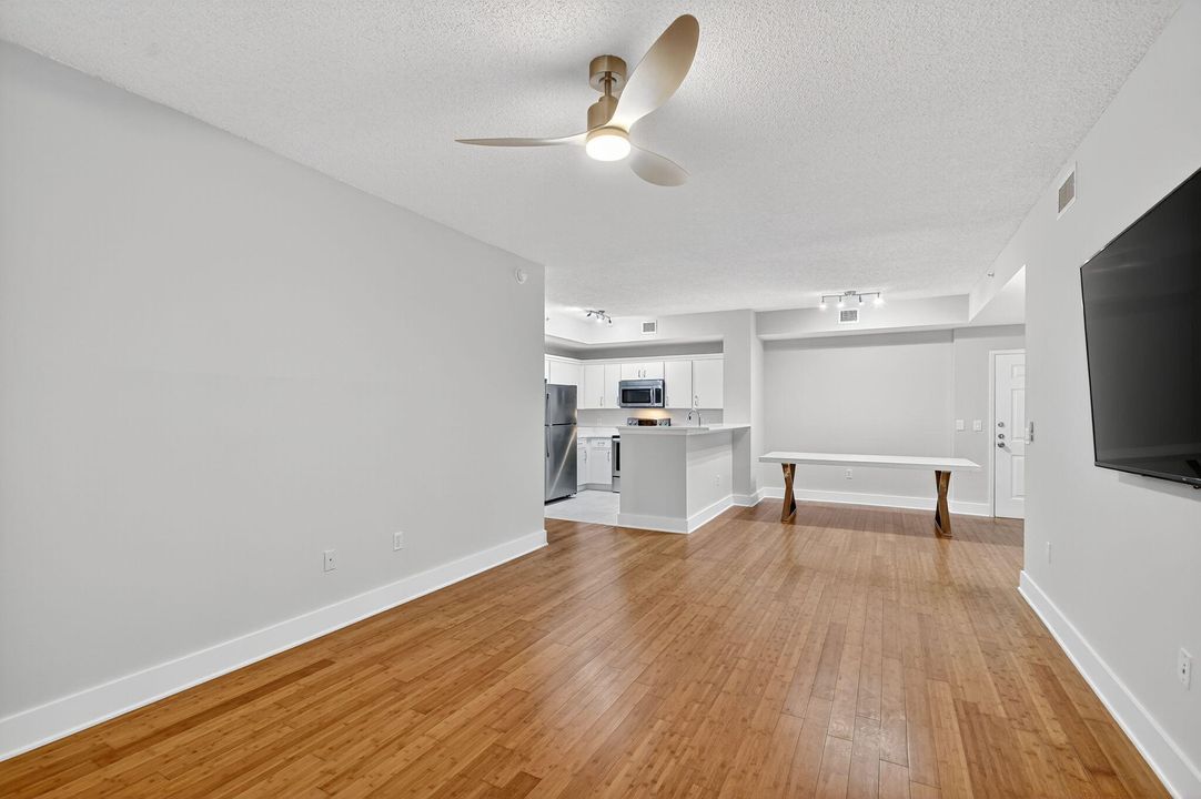 Active With Contract: $3,450 (2 beds, 2 baths, 1120 Square Feet)