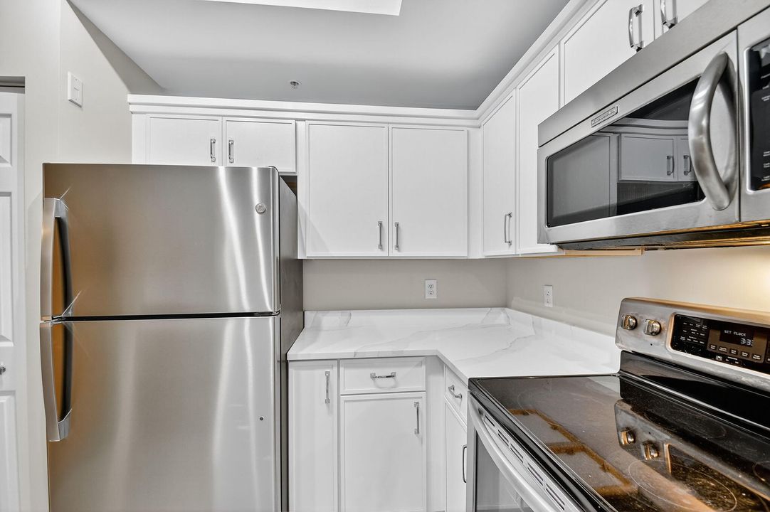 Active With Contract: $3,450 (2 beds, 2 baths, 1120 Square Feet)
