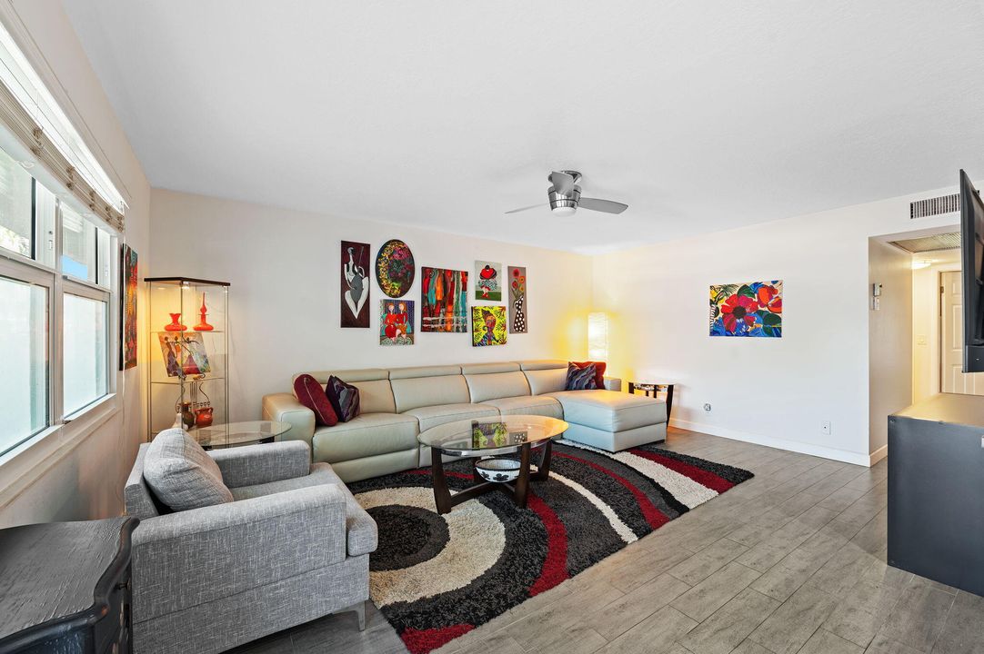 For Sale: $215,000 (2 beds, 2 baths, 1240 Square Feet)