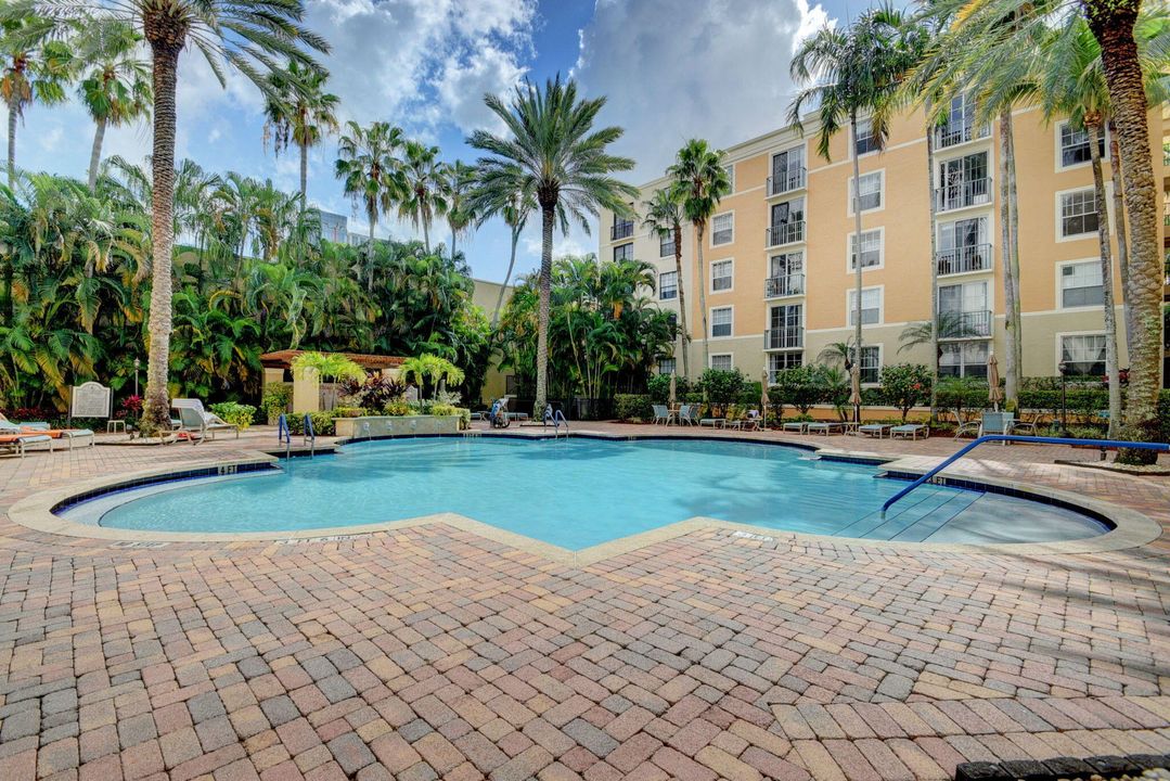 Active With Contract: $3,450 (2 beds, 2 baths, 1120 Square Feet)