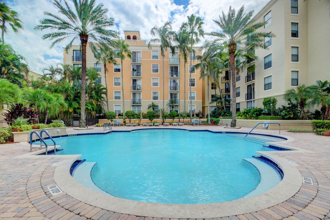 Active With Contract: $3,450 (2 beds, 2 baths, 1120 Square Feet)