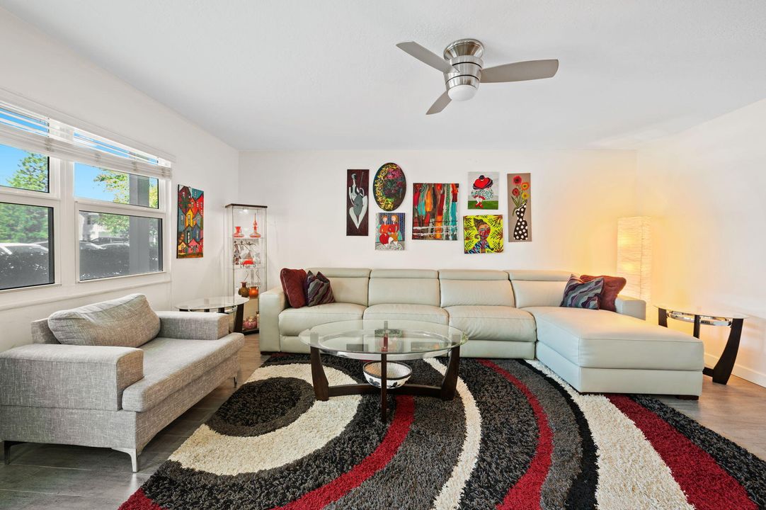 For Sale: $215,000 (2 beds, 2 baths, 1240 Square Feet)