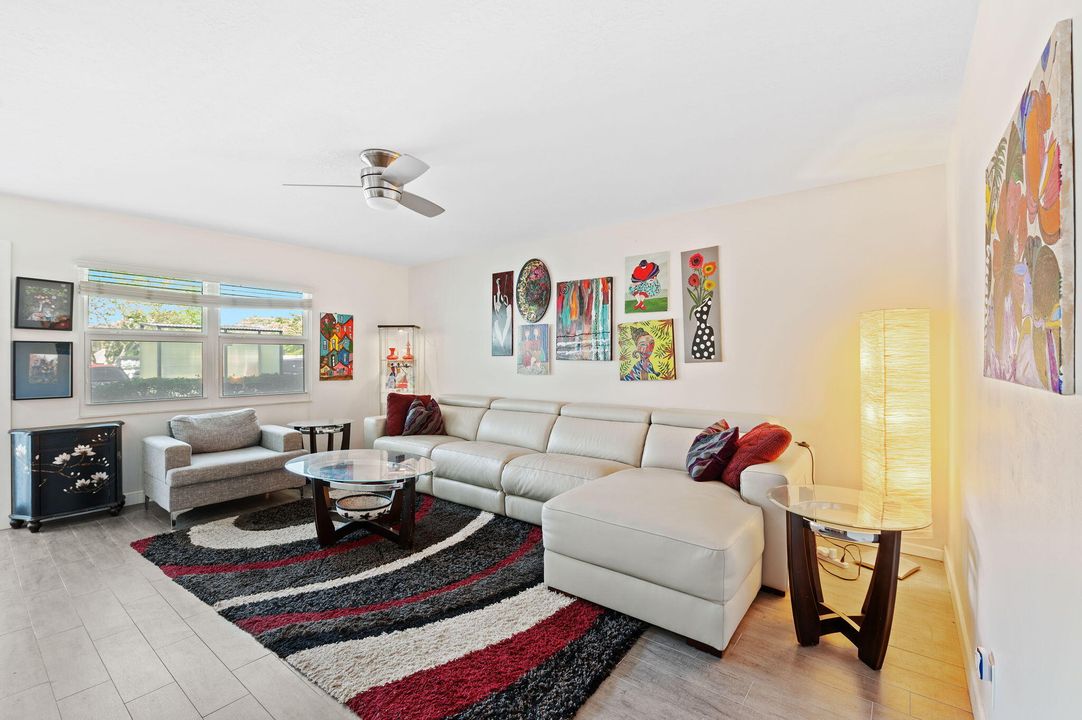 For Sale: $215,000 (2 beds, 2 baths, 1240 Square Feet)