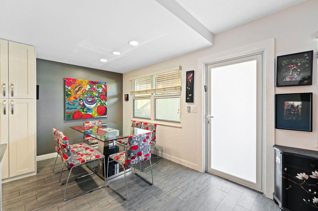 For Sale: $215,000 (2 beds, 2 baths, 1240 Square Feet)