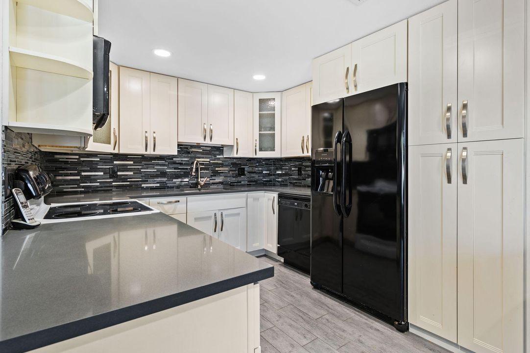 For Sale: $215,000 (2 beds, 2 baths, 1240 Square Feet)