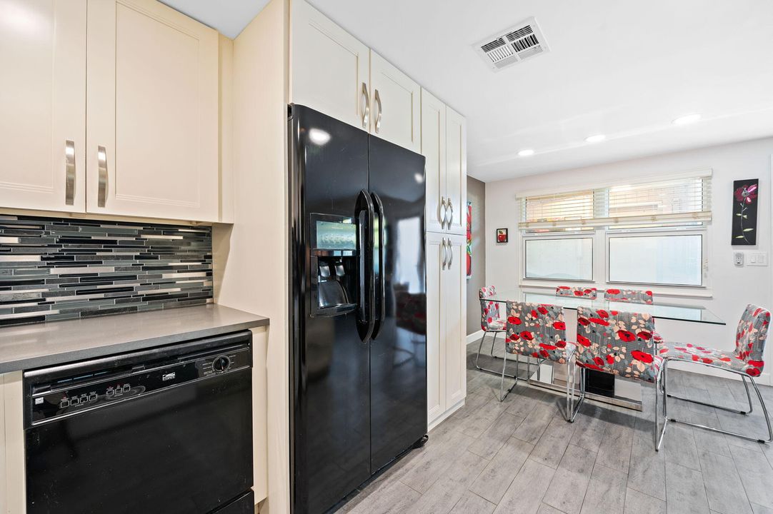For Sale: $215,000 (2 beds, 2 baths, 1240 Square Feet)