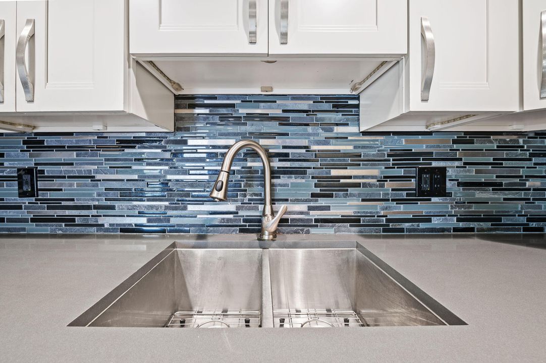 For Sale: $215,000 (2 beds, 2 baths, 1240 Square Feet)