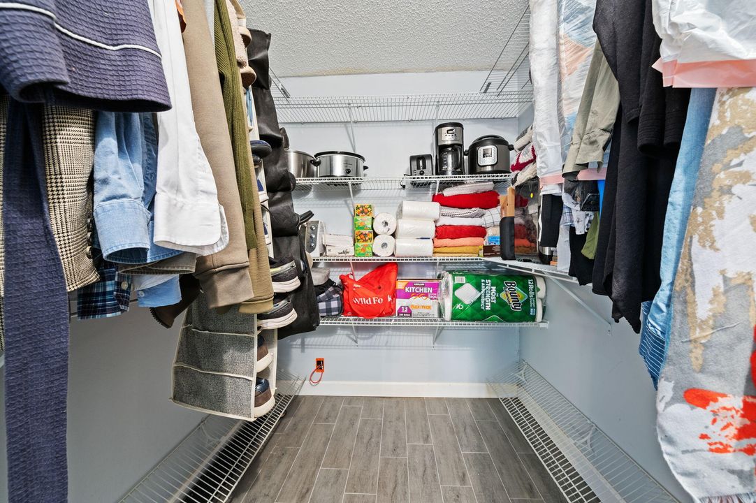 For Sale: $215,000 (2 beds, 2 baths, 1240 Square Feet)