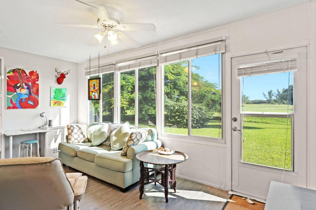 For Sale: $215,000 (2 beds, 2 baths, 1240 Square Feet)